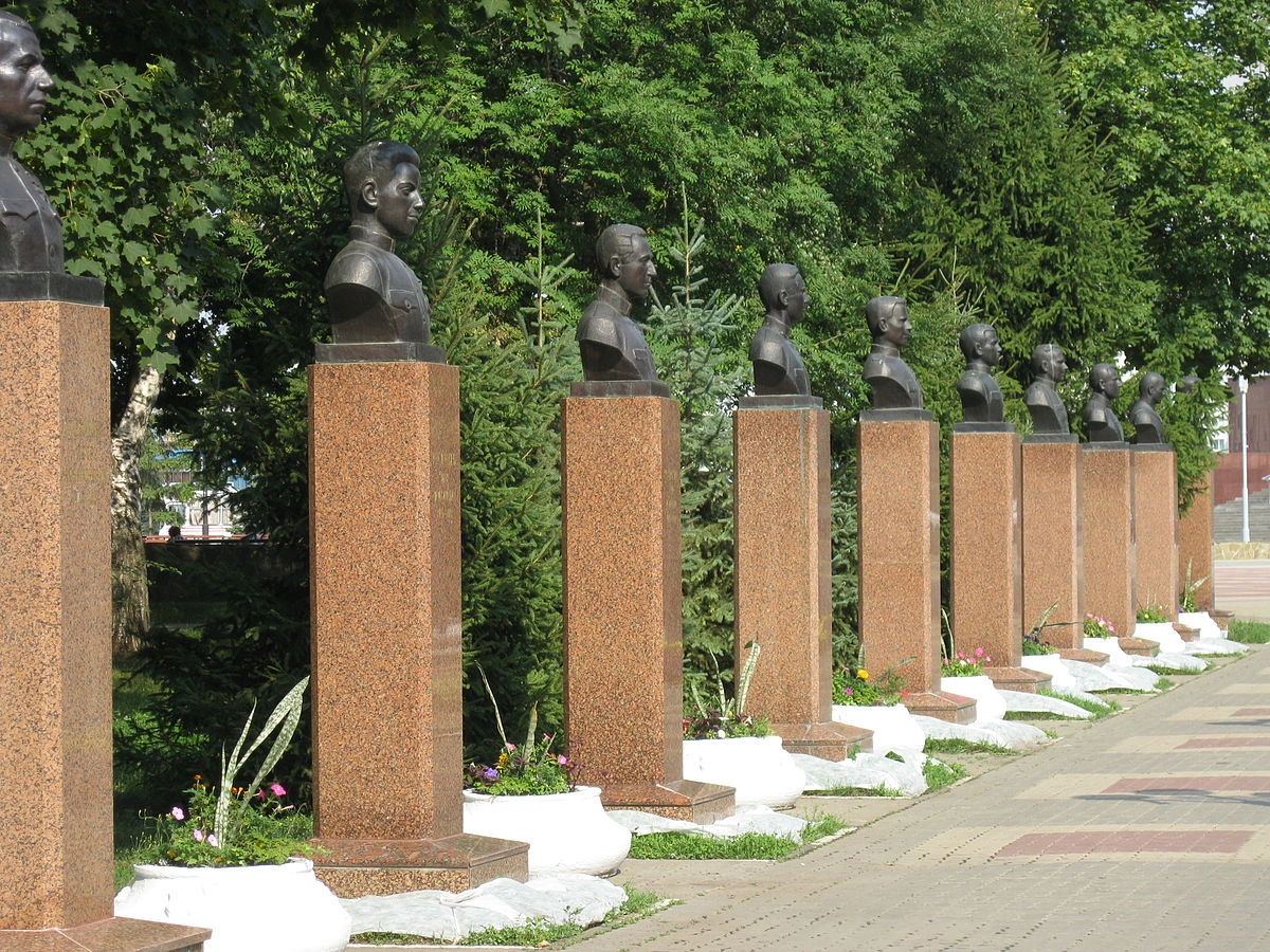 Аллея героев в парке Победы - Белгород