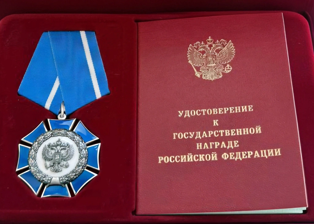 Губернатор Белгородской области Вячеслав Гладков вручил Орден Почёта коллективу ОЭМК.jpg