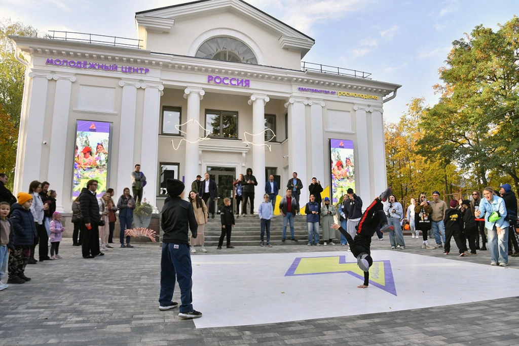 ЛГОК_ПР_Губкине при поддержке Металлоинвеста открылся Молодёжный центр «Россия» _06102025 (1).jpg ЛГОК_ПР_Губкине при поддержке Металлоинвеста открылся Молодёжный центр «Россия» _06102025 (1).jpg