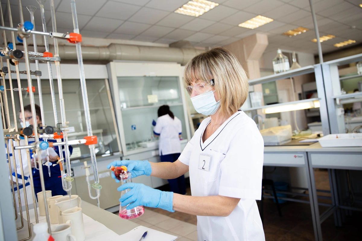 Лаборанты-ЦЛ_1.jpg Лаборанты-ЦЛ_1.jpg