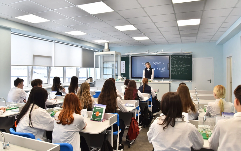 Металлоинвест помог благоустроить школу № 21 в Старом Осколе1.jpg