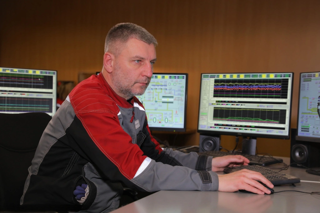 На ОЭМК внедряют ИИ для управления установкой металлизации (2).jpeg