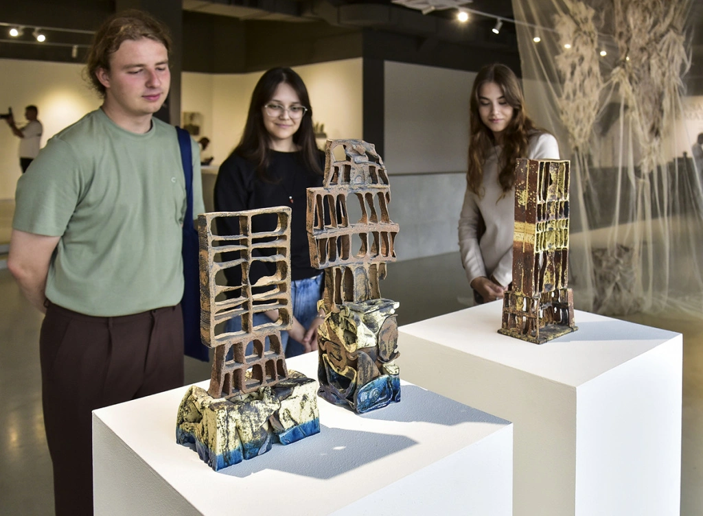 Традиции и инновации Металлоинвест привез в Белгородскую и Курскую области выставки современных художников1.jpg