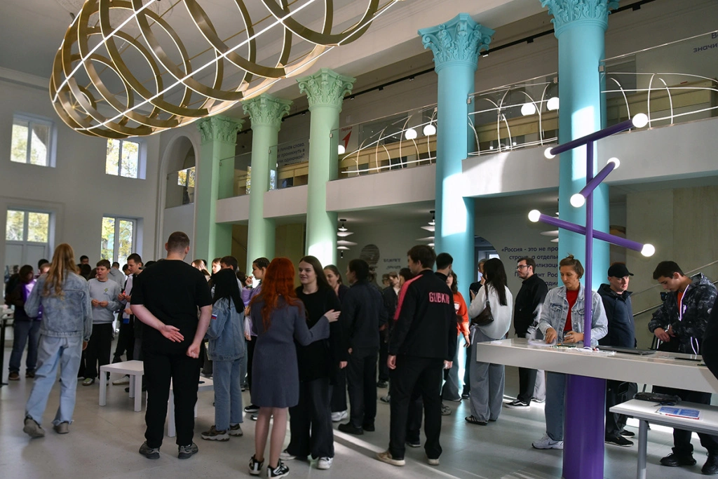 ЛГОК_ПР_Губкине при поддержке Металлоинвеста открылся Молодёжный центр «Россия» _06102025 (2).jpg ЛГОК_ПР_Губкине при поддержке Металлоинвеста открылся Молодёжный центр «Россия» _06102025 (2).jpg