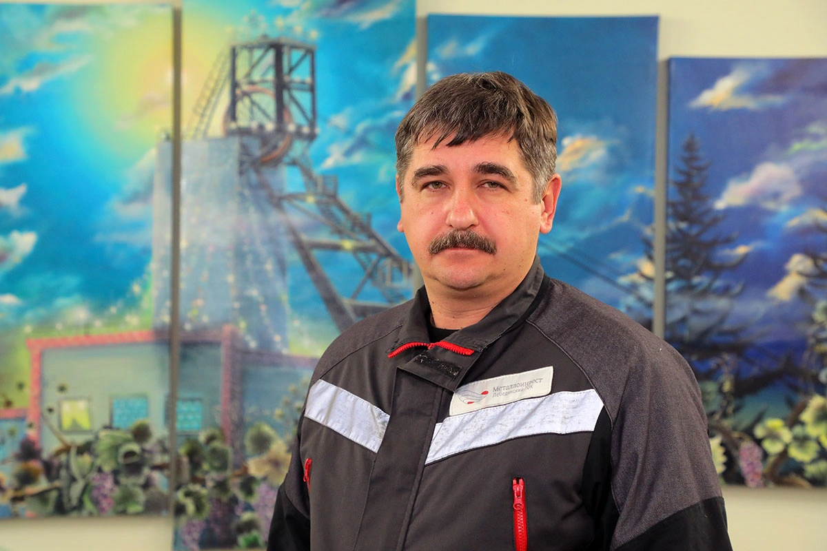 Начальник-дренадной-шахты-Вадим-Петров.jpg Начальник-дренадной-шахты-Вадим-Петров.jpg