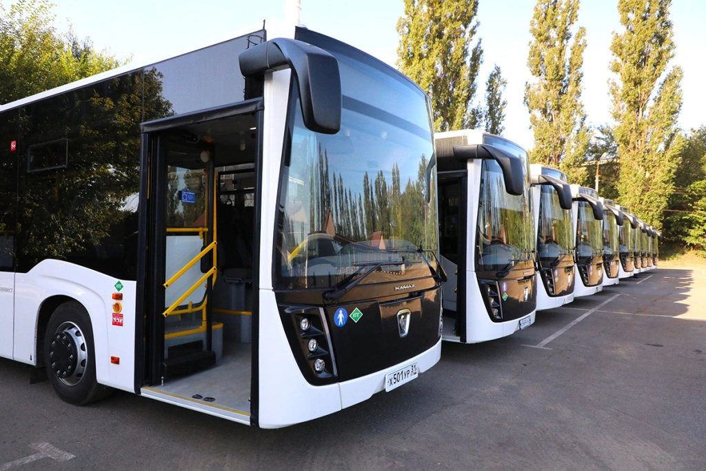 Металлоинвест приобрёл 23 автобуса для перевозки сотрудников Оскольского электрометаллургического комбината.jpg