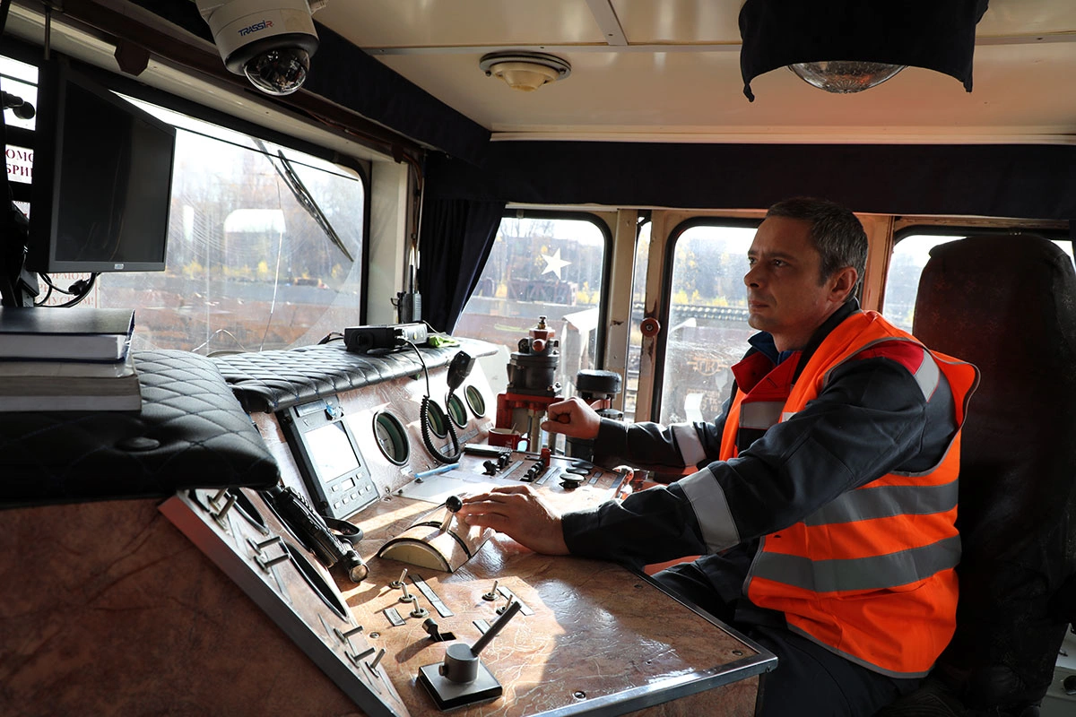 Владимир-Игнатов-считает,-что-с-видеопомощниками-работать-удобнее-и-безопаснее.JPG Владимир-Игнатов-считает,-что-с-видеопомощниками-работать-удобнее-и-безопаснее.JPG