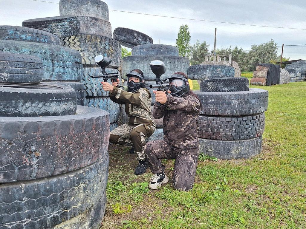 Девушки на поле практически не уступают парням.jpg