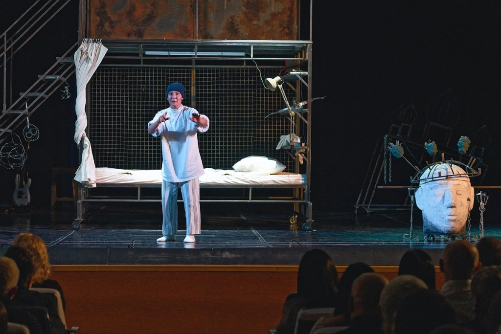 Шестнадцать спектаклей и тысячи зрителей Культурная афиша Металлоинвеста подвела итоги гастрольного сезона-2025.jpg