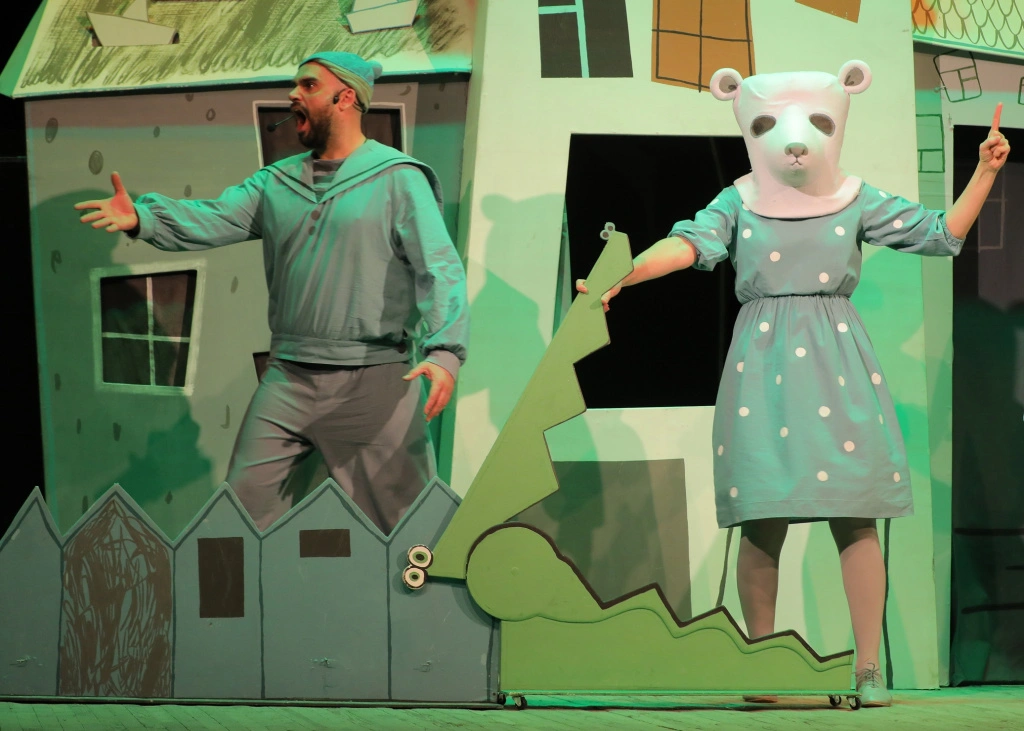 Театр актёра и куклы «Петрушка» из Сургута выступил с гастролями в Белгородской и Курской областях.jpg