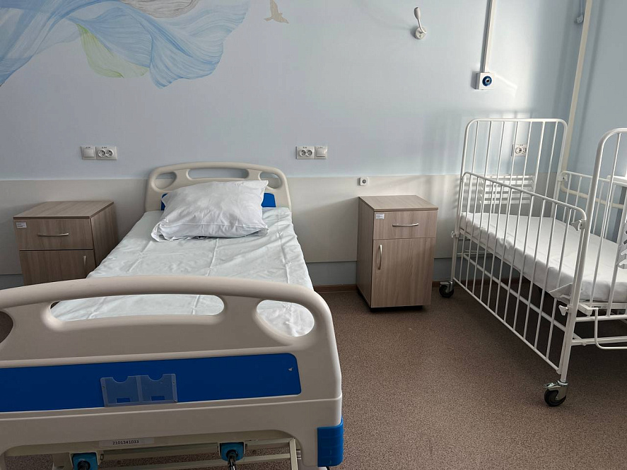 дети в стационаре. детская областная больница биробиджан. ребенок в палате. дети в больнице в палатах. дети в стационаре.